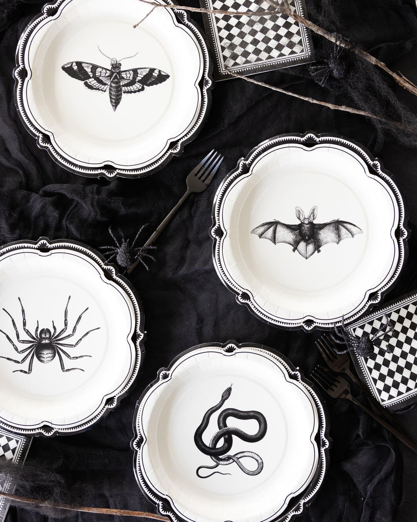 Black Bracket Edge Paper Plate