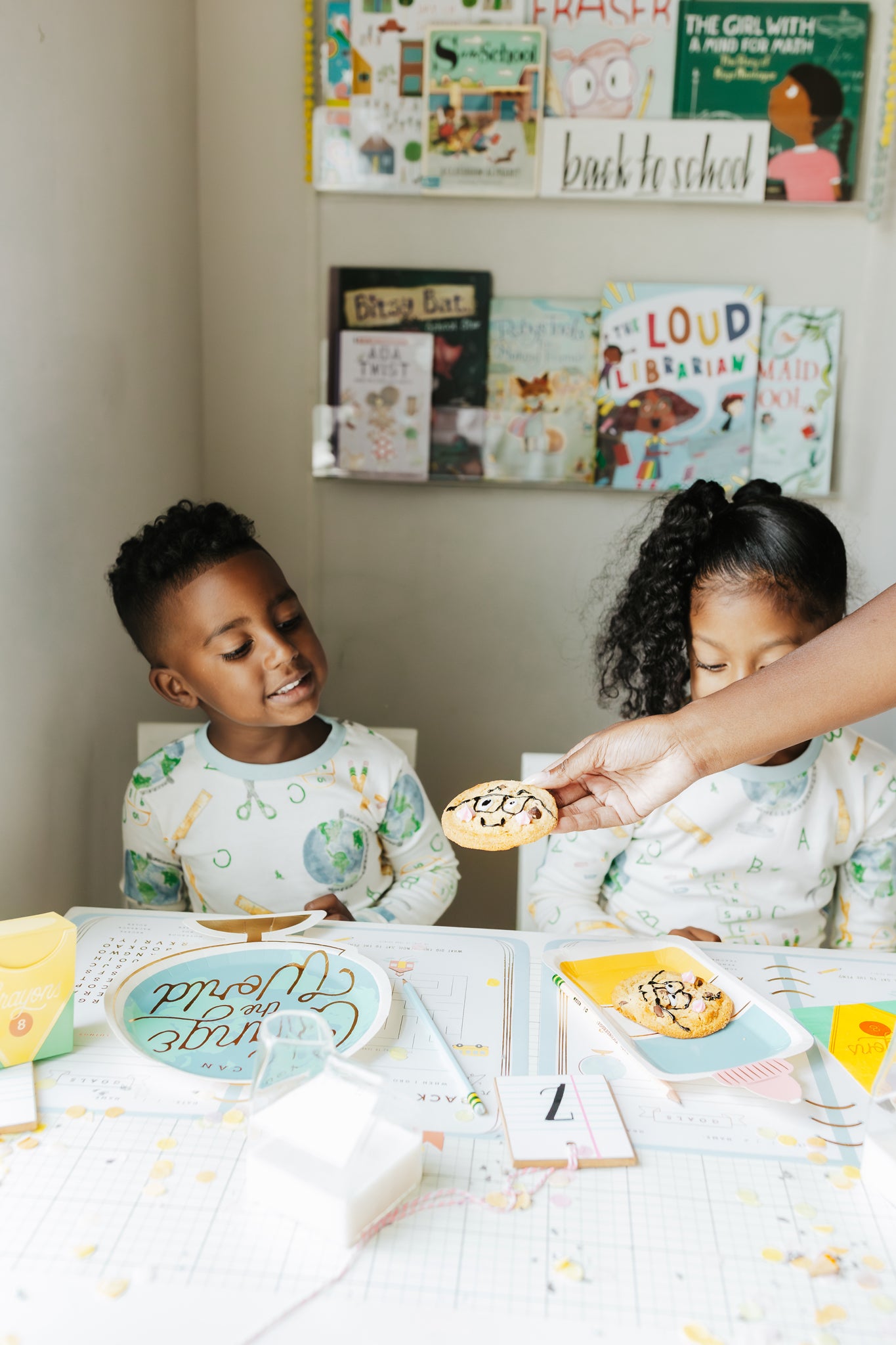 Occasions By Shakira - Globe Paper Plate