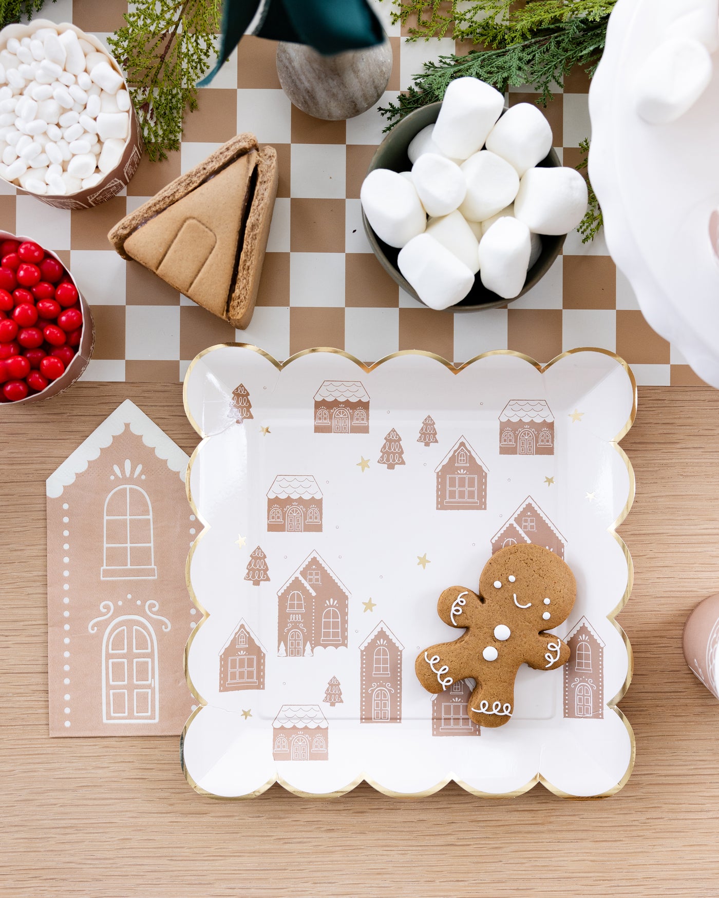 Gingerbread Scattered House 9" Plate