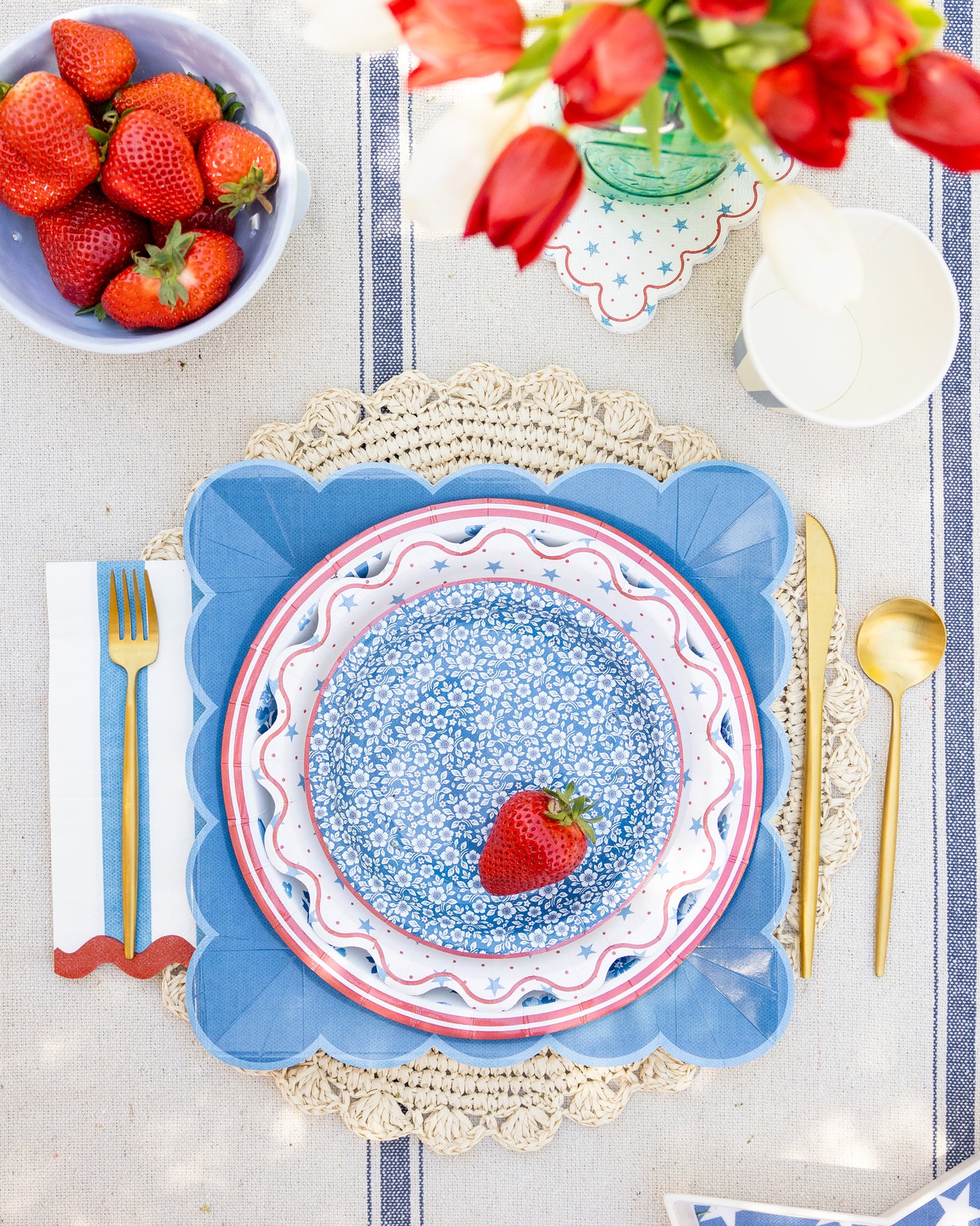 Hamptons Blue Large Scallop 11" Paper Plate