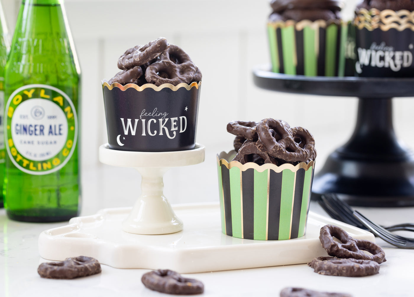 Foiled Something Wicked 5 oz Baking Cups
