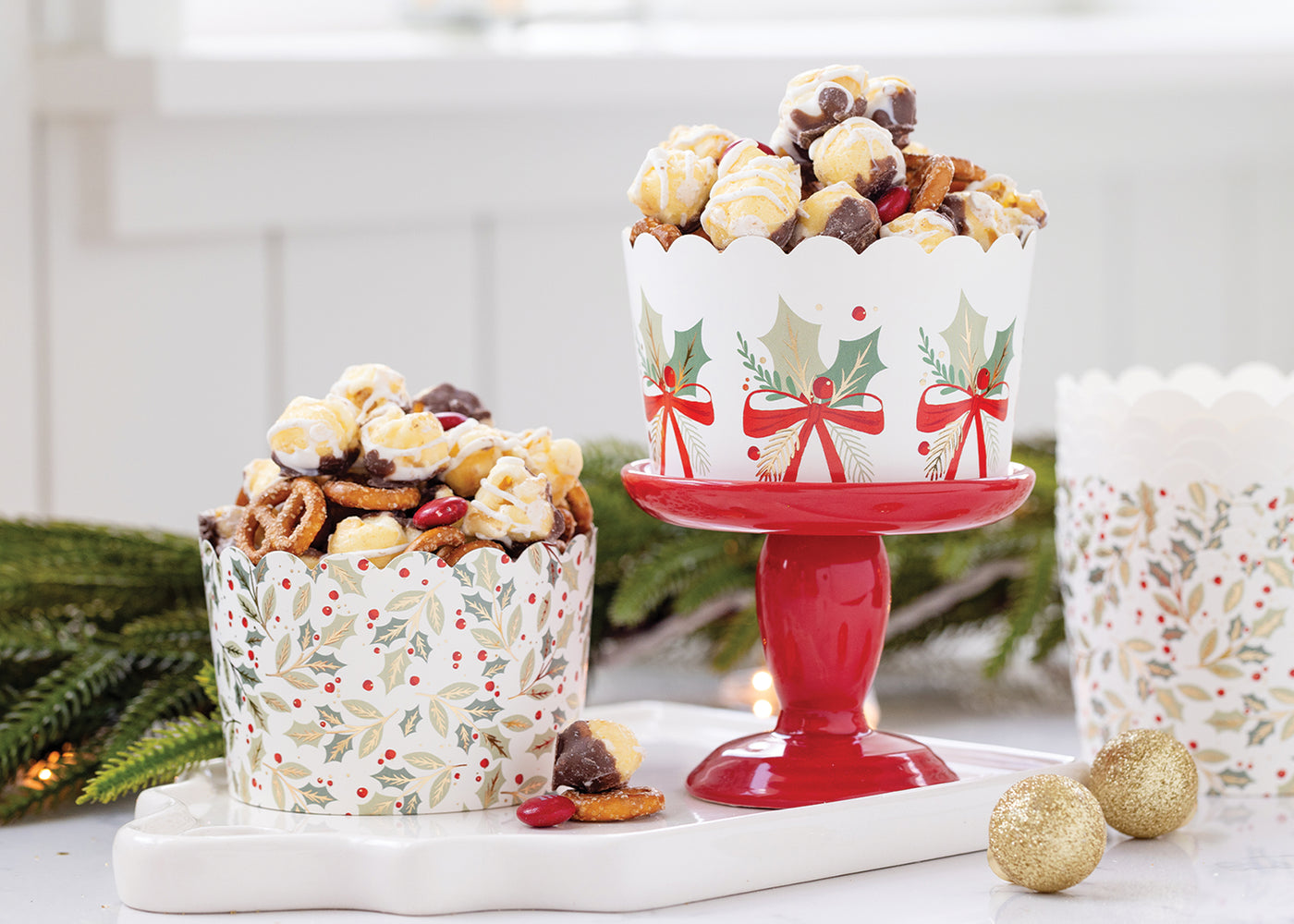 Foiled JUMBO Holly Bows 8 oz Baking Cups (40 ct)