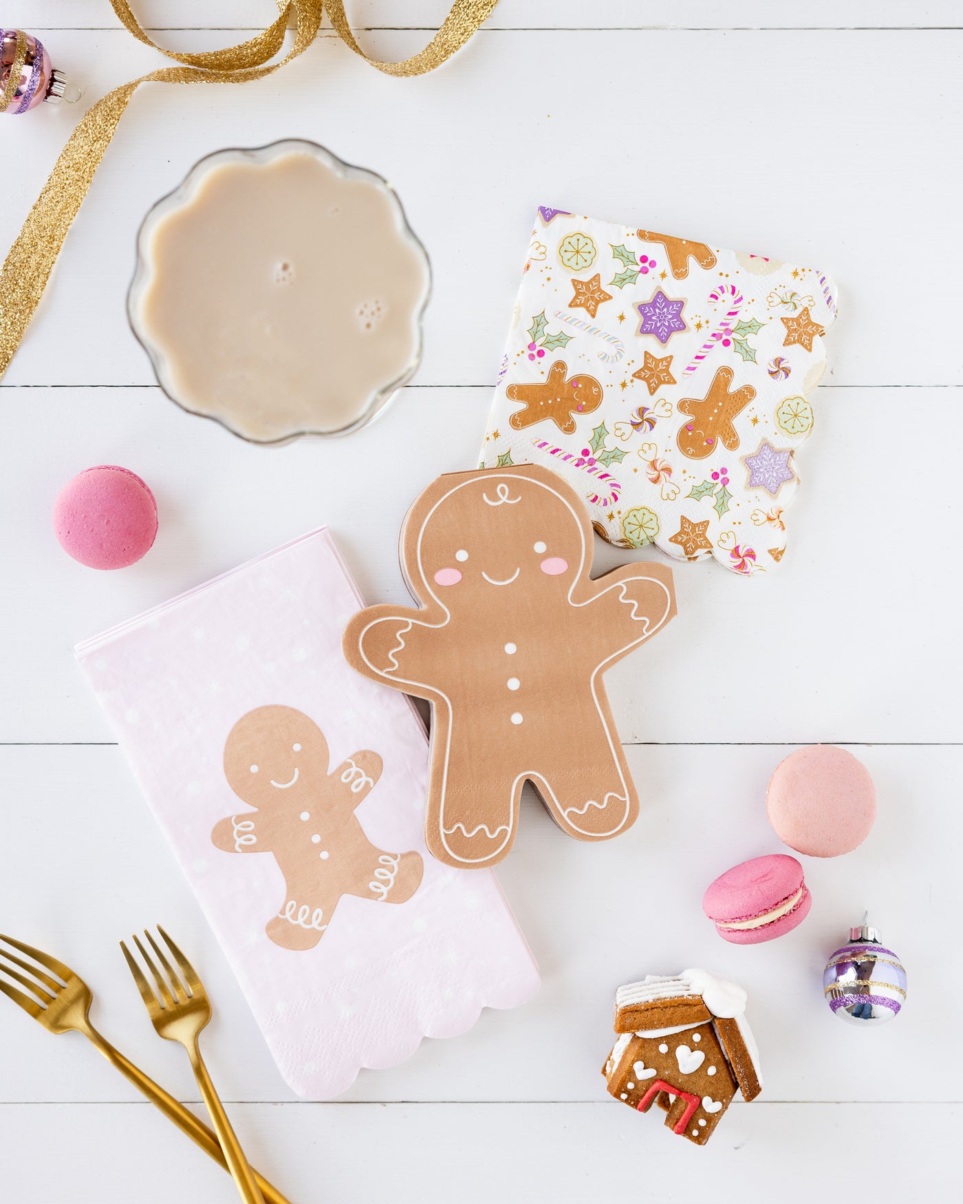 Gingerbread Man Scallop Guest Napkin