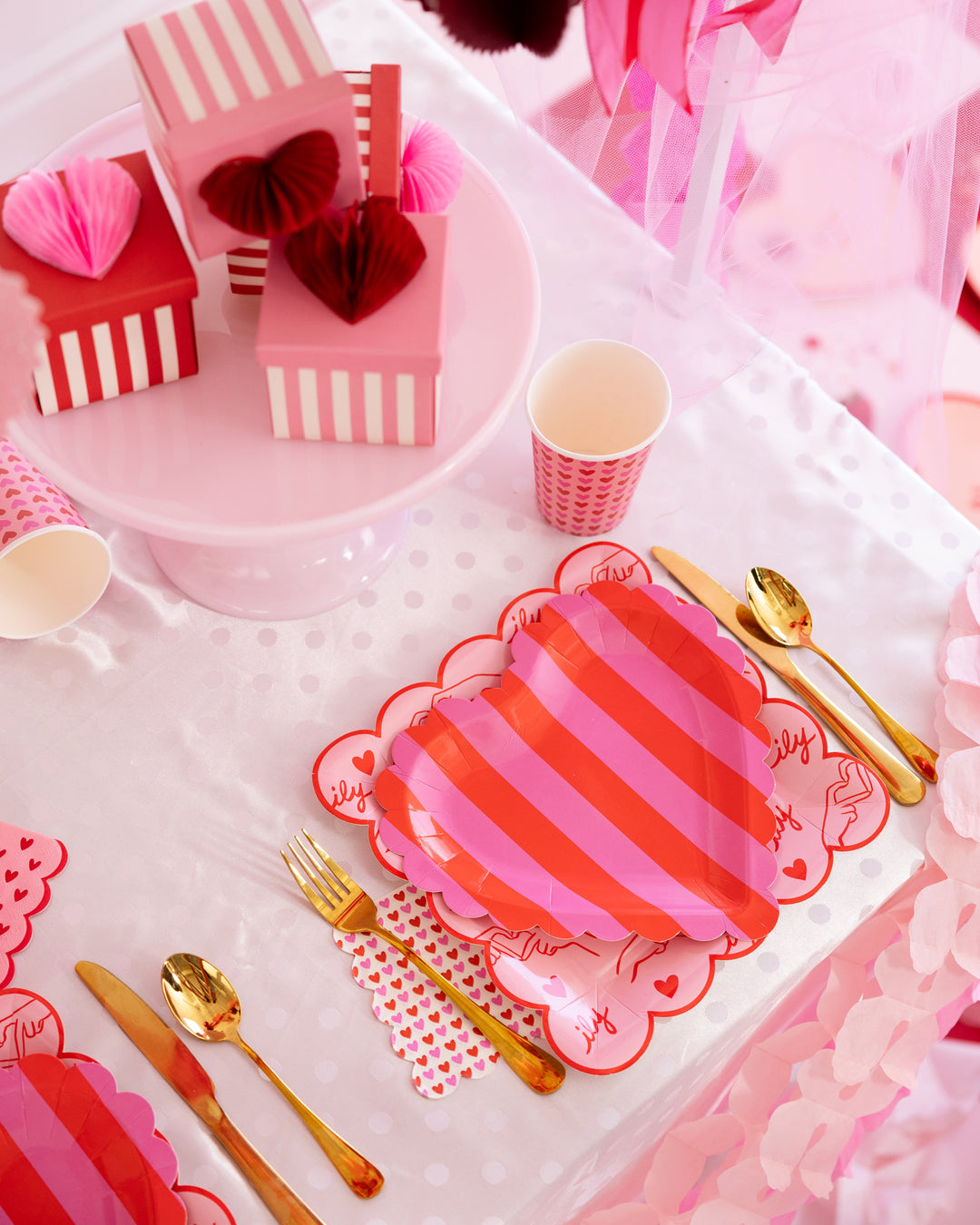 Scalloped Striped Heart Plate| My Mind's Eye.