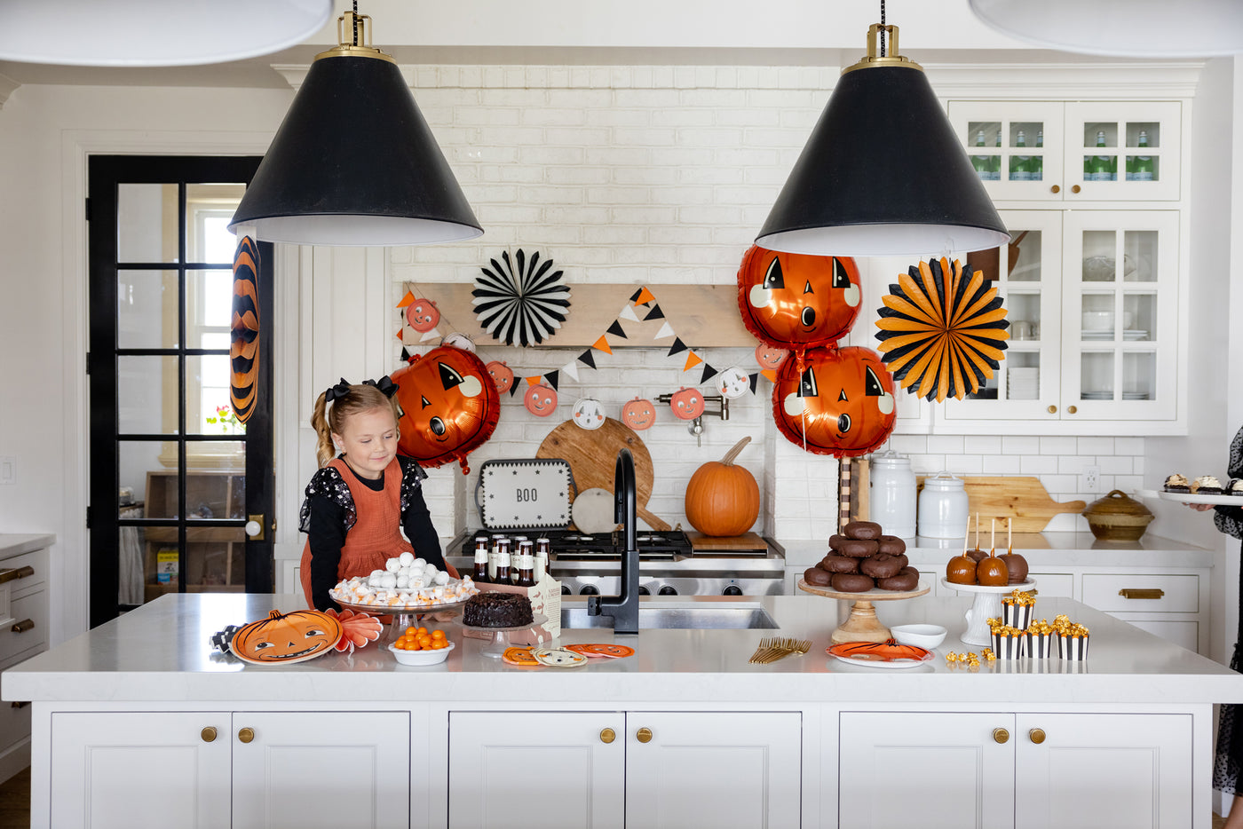 Vintage Halloween Pumpkin Shaped Paper Plate Set